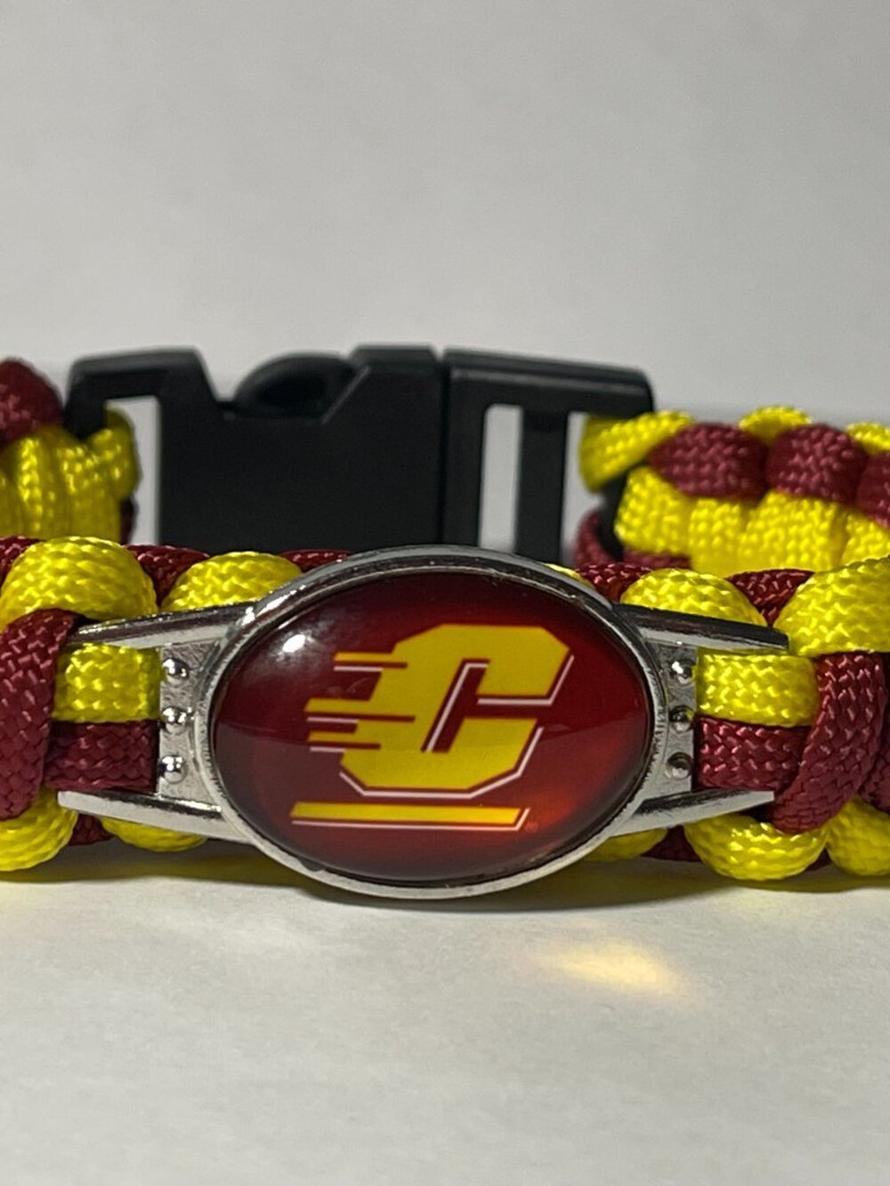 Central Michigan Chippewas NCAA Paracord Bracelet NEW